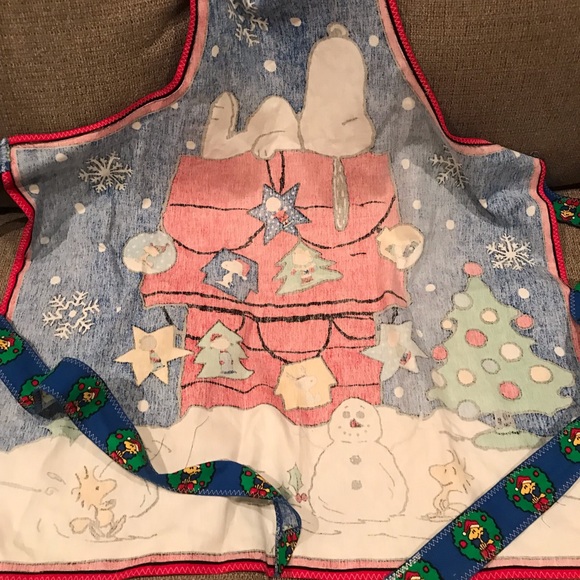 Snoopy Peanuts & Gang Christmas Apron - Picture 14 of 16